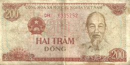 VIETNAM 200 DONG RED HO SHI MIN F FRONT TRACTOR  BACK DATED 1987 P100a AFREAD DESCRIPTION - Viêt-Nam