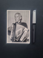 Musiker, Akkordeonspieler, SW-Fotoabzug Berlin 1954, 10 X 14,5 Cm - Professions