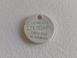 JETON De CADDIE CHAMPAGNE J. DE TELMONT 51480 DAMERY (Marne 51) 1 EURO € - Jetons De Caddies