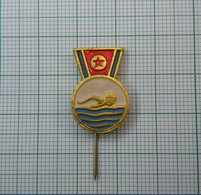 Swimming Sport KOREA Communist Propaganda Vintage Pin Badge (m457) - Natación