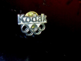 Pin's Avec Fermoir Logo  J.o.1992? Publicité Kodak - Jeux Olympiques