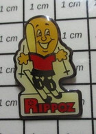 1415A  Pin's Pins / Beau Et Rare / SPORTS / FROMAGE RIPPOZ FAISANT DU SKI - Sports D'hiver