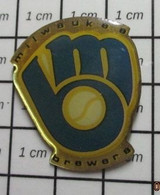 1415A Pin's Pins / Beau Et Rare / SPORTS / MILWAUKEE BREWERS GANT DE BASE-BALL - Béisbol