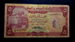 A6   YEMEN   BILLETS DU MONDE    BANKNOTES  5 RIYALS 1990 - Yémen