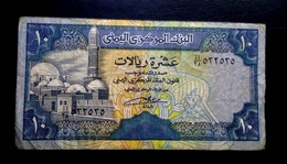 A6   YEMEN   BILLETS DU MONDE    BANKNOTES  10 RIYALS 1990 - Jemen