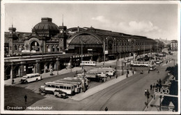 ! 1941 Feldpost Ansichtskarte Aus Dresden, Hauptbahnhof, Busse - Busse & Reisebusse