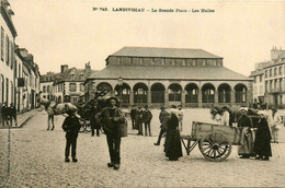 Landivisiau * La Grande Place De La Commune * Les Halles * Attelage - Landivisiau