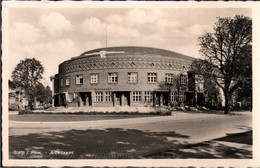 ! Alte Ansichtskarte Aus Stolp In Pommern, Arbeitsamt, Architektur, Bahnpoststempel Berlin - Danzig, 1941 - Pommern