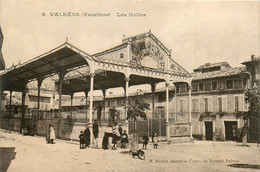 Valréas * Place Et Les Halles Du Village * Cachet Au Dos : 12ème Bataillon De Chasseurs Alpins - Valreas