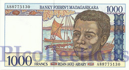 MADAGASCAR 1000 FRANCS 1994 PICK 76b UNC PREFIX "C" - Madagascar