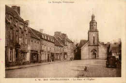 Châtelaudren * La Place Et L'église Du Village * Automobile Voiture Ancienne - Châtelaudren