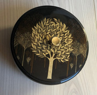 Belle Boîte Vintage Années 70 Laqué Noir Avec Décors Doré - Arbre - MERLATI - Design Italien - Arte Contemporáneo