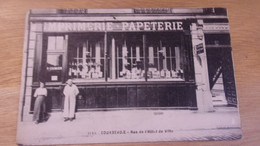 92 RARE COURBEVOIE  RUE HOTEL DE VILLE IMPRIMERIE PAPETERIE P CHIMIER DEVANTURE PERSONNAGES 1922 - Courbevoie