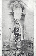 BELGIQUE - LE CARNAVAL DE BINCHE <  UN GILLE EN GRANDE TENUE - Binche