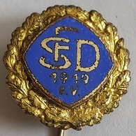 Sportfreunde 1919 Düren E. V. Germany FOOTBALL CLUB Fussball Futebol Soccer Calcio Fútbol PINS A9/3 - Football