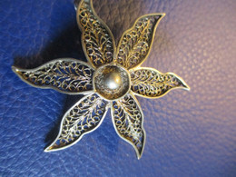 Bijou Ancien Fantaisie/Broche/Fleur Stylisée / MAGHREB ? /Argent ?  /Vers 1920-1950    BIJ132 - Brooches