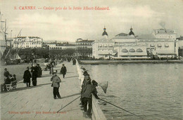 Cannes * Le Casino Pris De La Jetée Albert édouard * Pêche Pêcheurs - Cannes