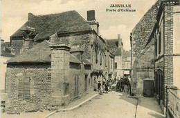 Janville * Rue Et La Porte D'orléans * Villageois - Autres & Non Classés