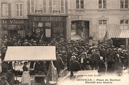 Janville * La Place Du Martroi * Le Marché Aux Grains * Foire Marchands * Commerce Magasin SIGRIST - Other & Unclassified