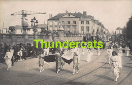 CPA CARTE DE PHOTO BRUXELLES NOTRE DAME DE LA PAIX 1921 FETE PROCESSION CORTEGE - Fêtes, événements