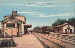 CPA Epernon - La Gare Sur Les Quais - Train En Gare - Animé - Gares - Avec Trains