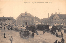 62-ETAPLES- LE MARCHE SUR LA PLACE - Etaples