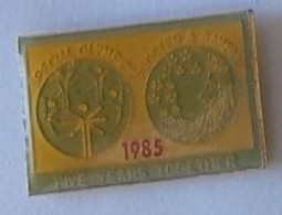 Pin' S  1985  FIVE  YEARS  TOGETHER, SPECIAL  OYMPICS  PROCTER & GAMBLE - Jeux Olympiques