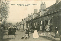 Lamotte Beuvron * Rue Du Vieux Bourg Et Place Du Marché * Commerce Chapellerie Chaussures Mode - Lamotte Beuvron