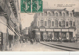 CHOLET. - Rue Nationale Et Palais Des Marchands - Cholet