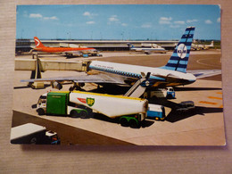 SCHIPOL   DC 8 KLM / CP AIR    /   AEROPORT / AIRPORT / FLUGHAFEN - Aerodromes