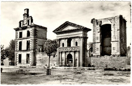 CPSM LA TOUR D'AYGUES - Le Château - Ed. J. Cellard N° V 66265 - La Tour D'Aigues