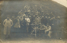 CARTE PHOTO Militaires Le Mans ( Sarthe ) Mitrailleuse HOTCHKISS - Matériel