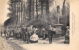 56-PLOERMEL- NOCE BRETONNE LE CORTEGE A SA SORTIE DE L'EGLISE - Ploërmel