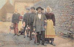 56-CARNAC- INVITES ALLANT LA VEILLE DE LA NOCE AVEC DES CRUCHES ENRUBANNEES CHERCHER DU LAIT DESTINE AUX... - Carnac