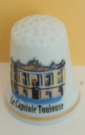 Dé à Coudre De Collection En Porcelaine - LE CAPITOLE DE TOULOUSE - Dedales