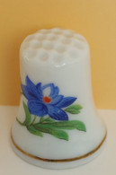 Dé à Coudre De Collection En Porcelaine - FLEURS BLEUES - Vingerhoeden