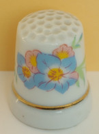 Dé à Coudre De Collection En Porcelaine - FLEURS BLEU CLAIR - Thimbles