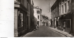 COULONGES SUR L'AUTIZE RUE DU COMMERCE CPSM 9X14 TBE - Coulonges-sur-l'Autize