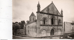 MELLE FACADE DE L'EGLISE SAINT HILAIRE CPSM 9X14 TBE - Melle