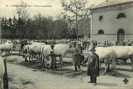 Lapalisse * La Foire Du Village * Marché Aux Boeufs Bestiaux * Champ De Foire Foirail - Lapalisse