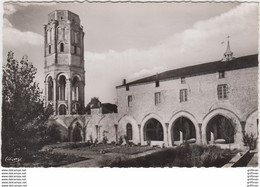 CHARROUX LE JARDIN DU CLOITRE LA SALLE CAPITULAIRE ET LA TOUR OCTOGONALE CPSM 9X14 TBE - Charroux