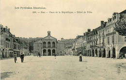 Nay * La Place De La République Et Hôtel De Ville - Autres & Non Classés