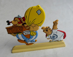 FIGURINE ASTERIX En Métal En Demi Ronde Bosse N° 2 ATLAS 2013 - Obélix Et Lucius Fleurdelotus - Asterix & Obelix