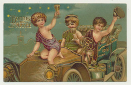 Carte Fantaisie Gaufrée - Bonne Année - Enfants Anges Dans Voiture Traction Musique Champagne - Dorures - Nouvel An