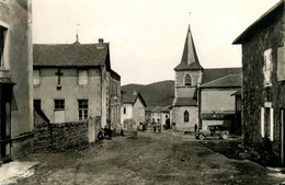 St Nicolas Des Biefs * La Rue De L'église Du Village * Automobile Voiture Ancienne - Andere & Zonder Classificatie