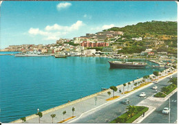 Gaeta (Latina) Lungomare E Porto Con Battello E Nave Marina Militare Italiana (Fregata "Alpino" F 580 ??) - Latina