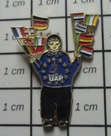 413i Pin's Pins / Beau Et Rare / SPORTS / VOILE BATEAU OPEN UAP  AVEC DES DRAPEAUX - Vela