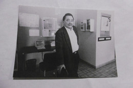 D 56 - Le Faouêt - Jean Claude  Gouin, Receveur De La Poste, Dans Le Bureau 1995, Photo Yvon Kervinio - Faouët