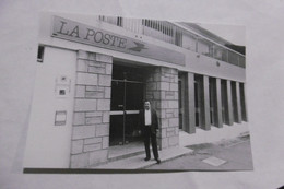 D 56 - Le Faouêt - Jean Claude  Gouin, Receveur De La Poste, Dans Le Bureau 1995, Photo Yvon Kervinio - Faouët