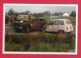 BELLE REPRODUCTION D'APRES UNE PHOTO ORIGINALE - ACCIDENT RENAULT 4L PEUGEOT 4 X 4 P4 MILITAIRE - MILITARIA - Automobile